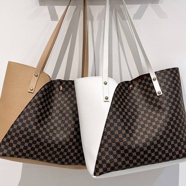 01 Various two-tone color block fashion tote bags displayed