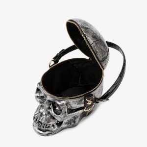 pacious interior of the skull crossbody bag with black lining